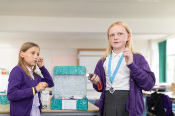 CREST Superstar NCR Kit Box School Activity (10)